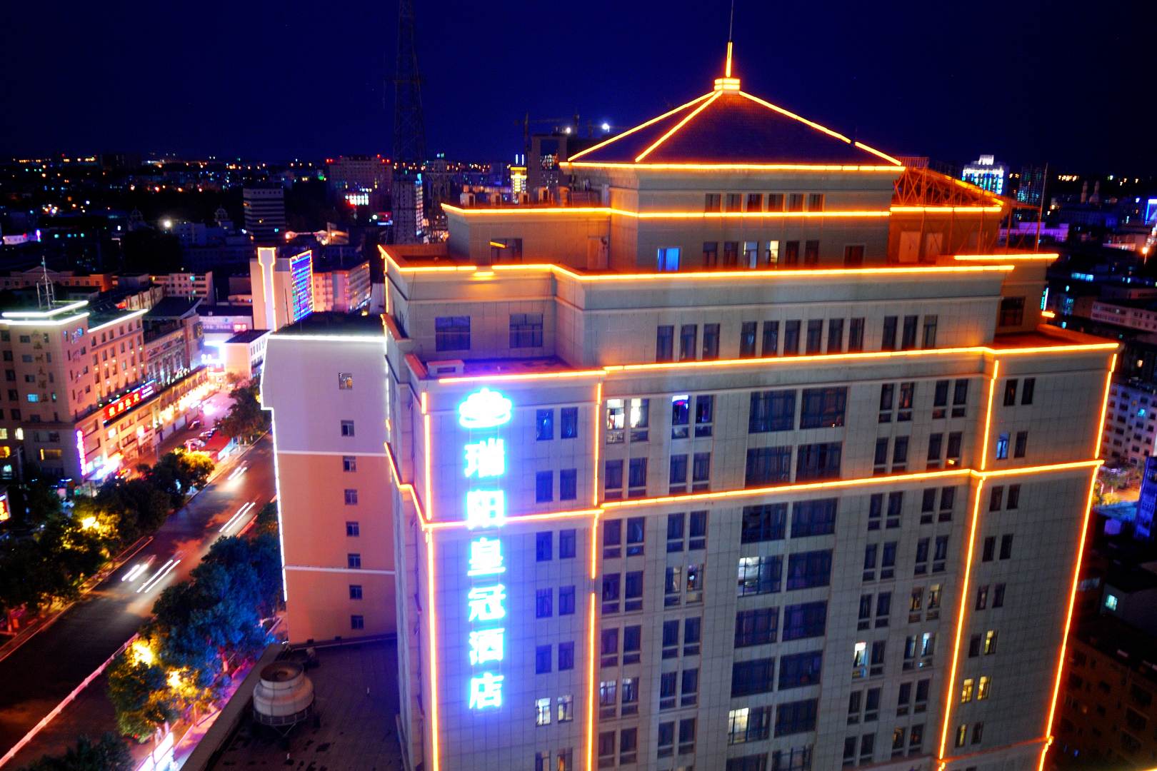 伊宁瑞阳皇冠店酒店