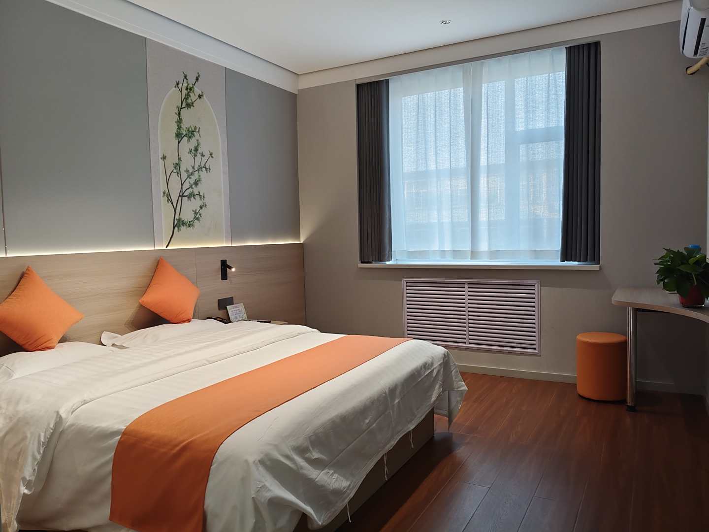 临汾书荣大酒店(平阳广场鼓楼休闲广场店)