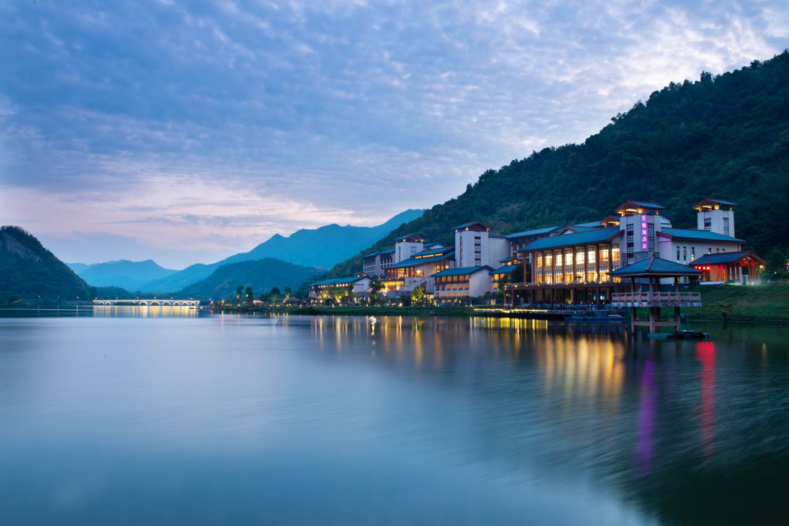 英德宝昌宫天鹅湖温泉酒店