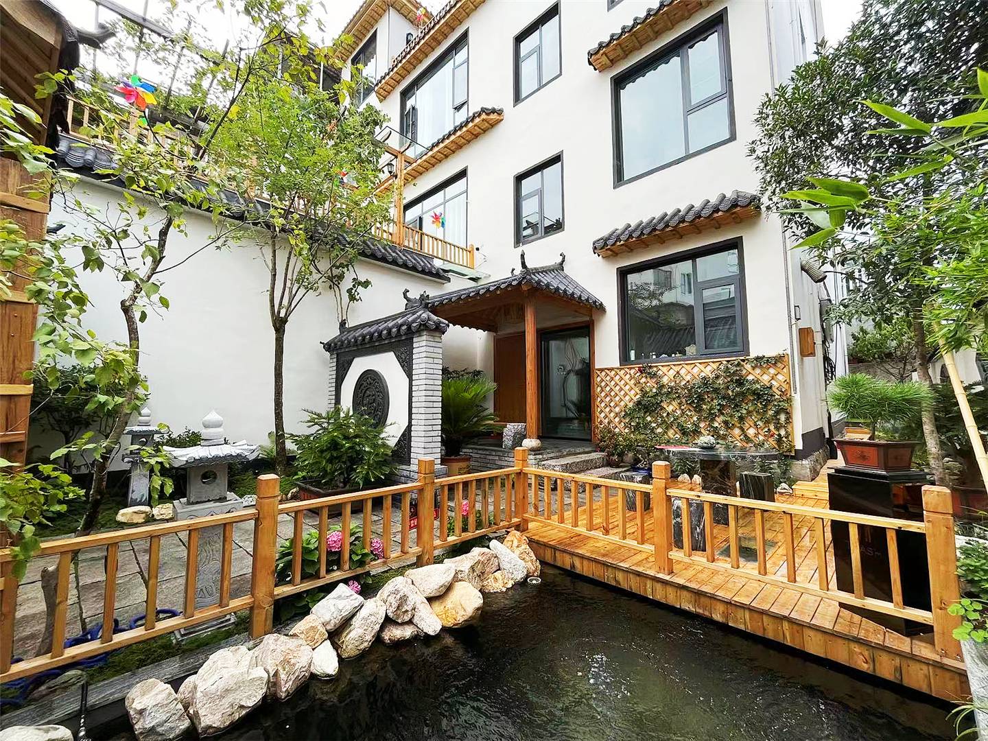 半月泮民宿(老君山店)