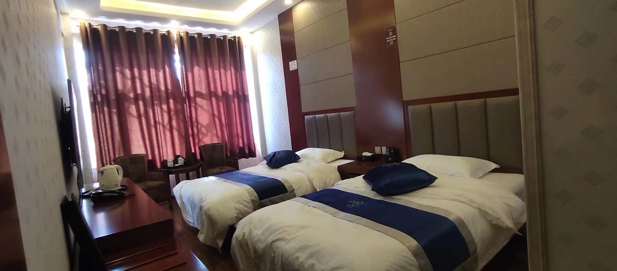 阳光旅馆
