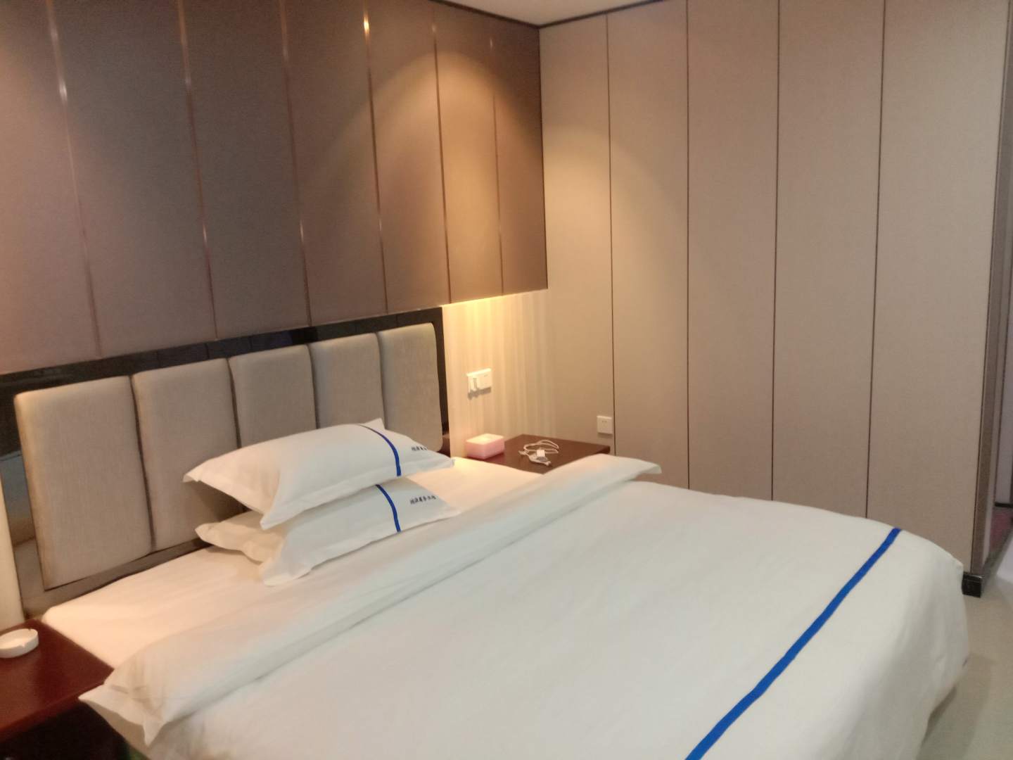 鸿源酒店(阳光时代广场店)