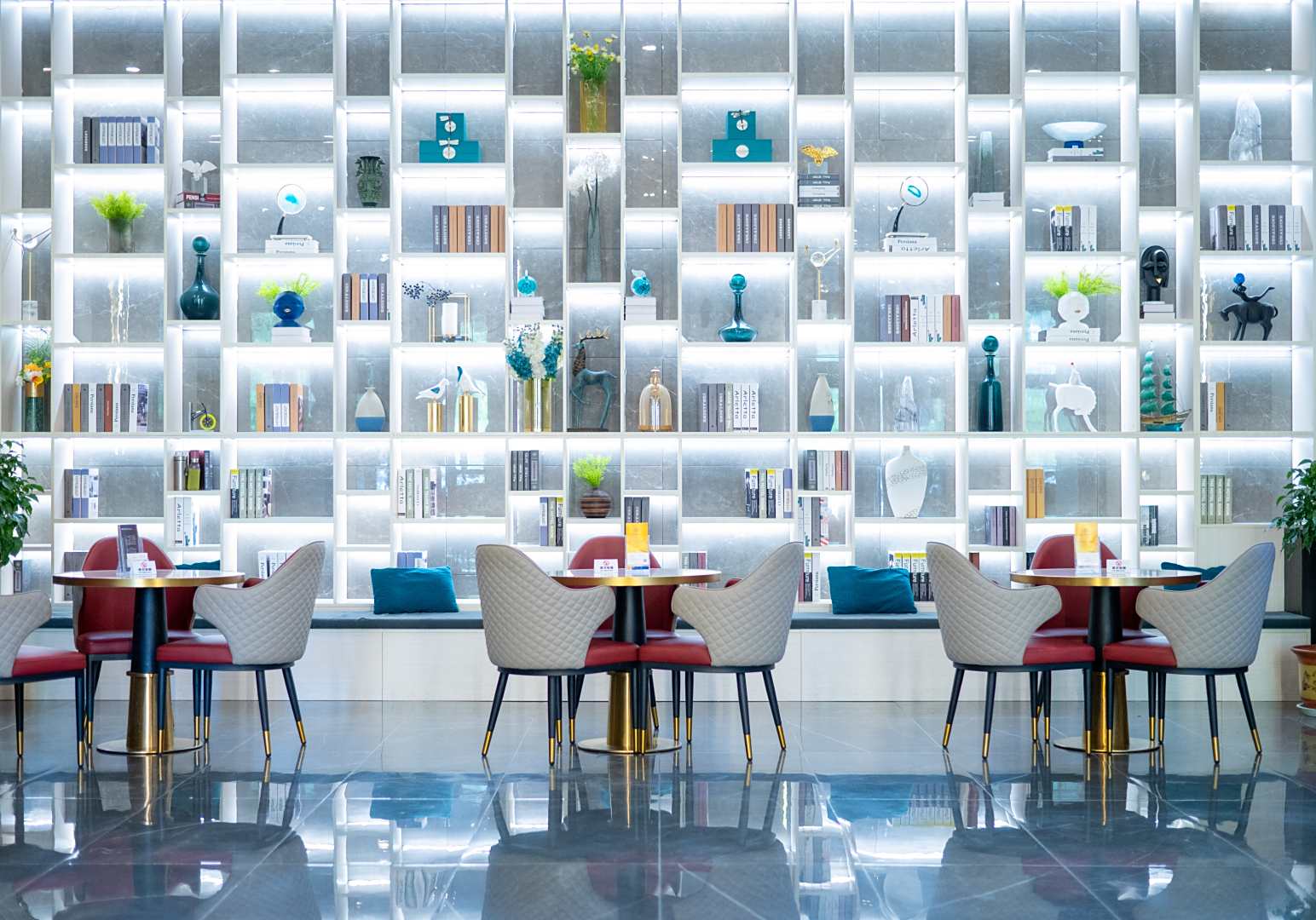 棠樾湖畔酒店(咸阳杨凌南站店)