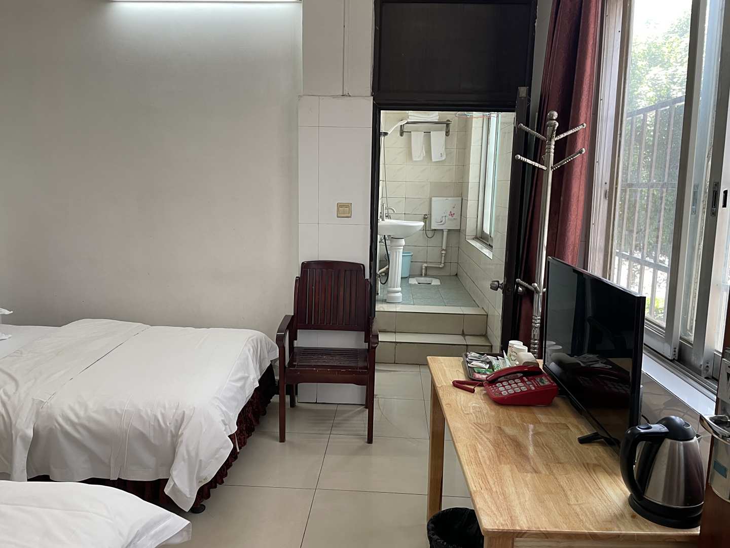 西环旅业(玉林市第二人民医院金色阳光购物广场店)