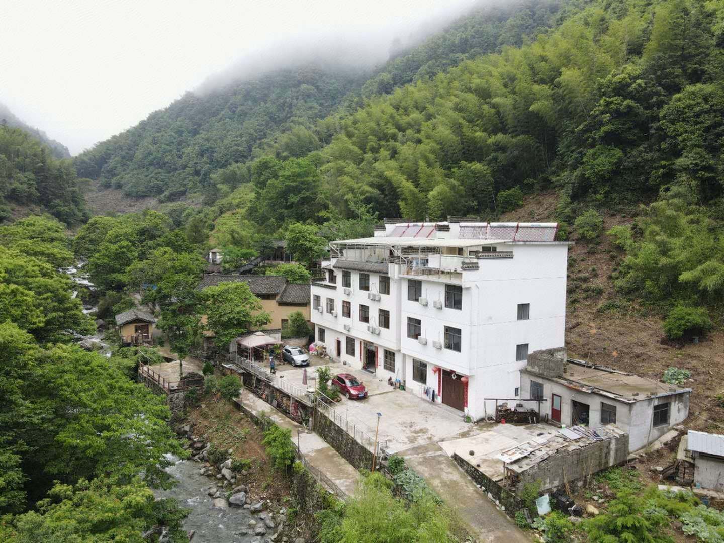 溪畔人家特色民宿