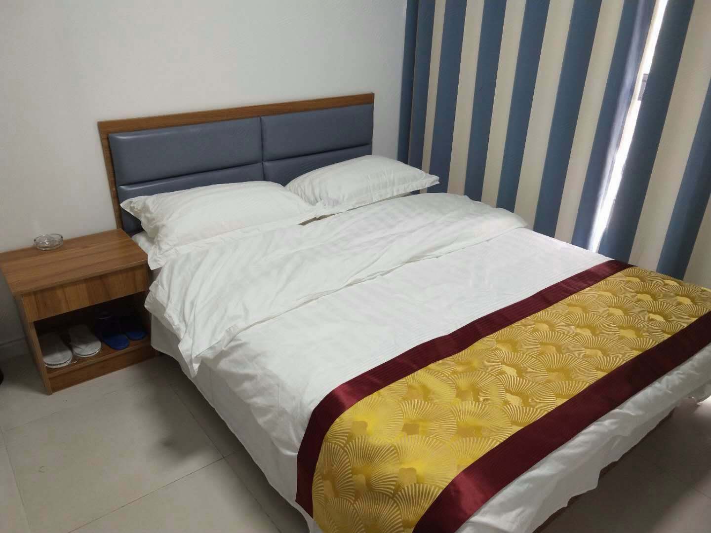 百味友超市旅馆