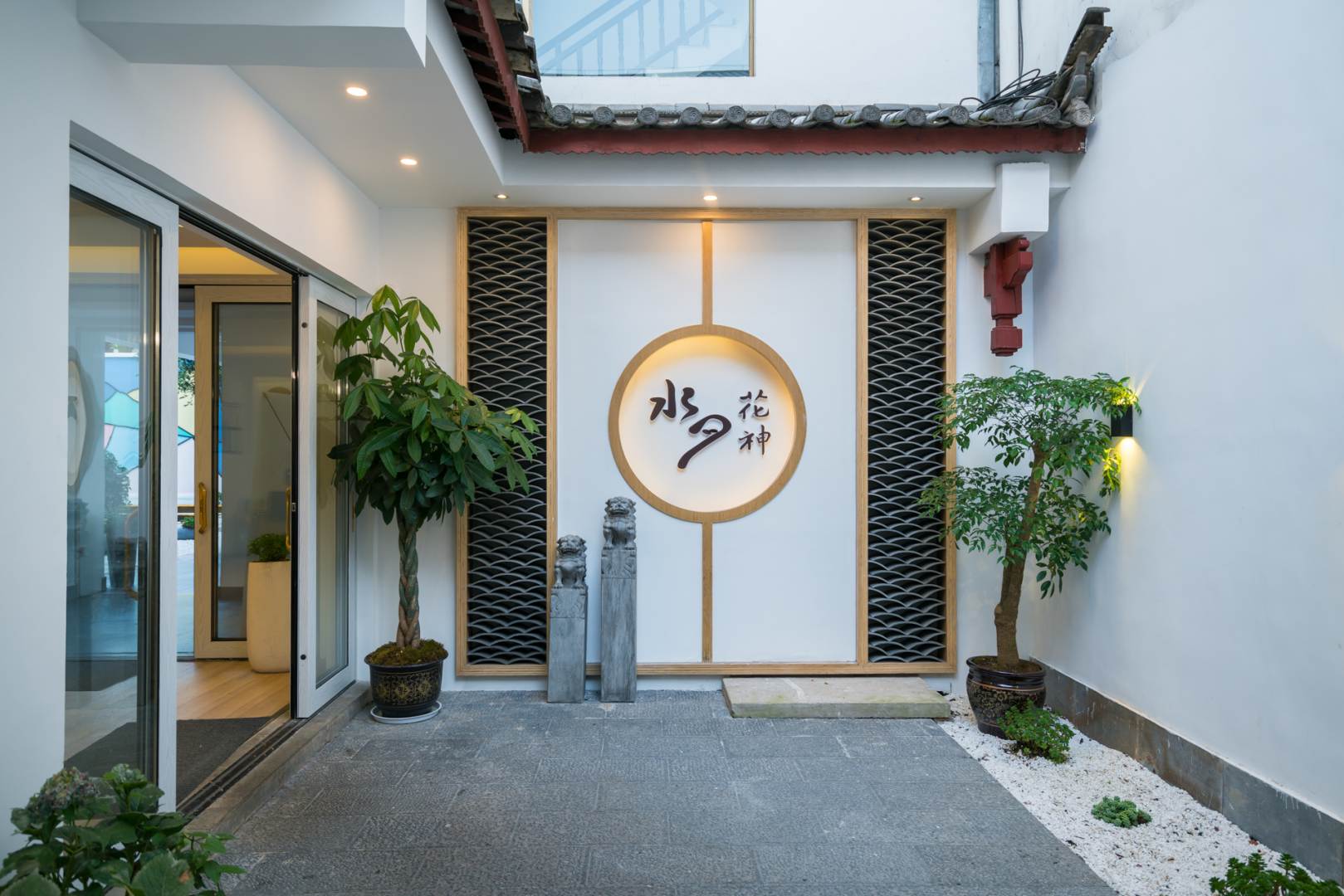 丽江水月花神大水车设计师酒店