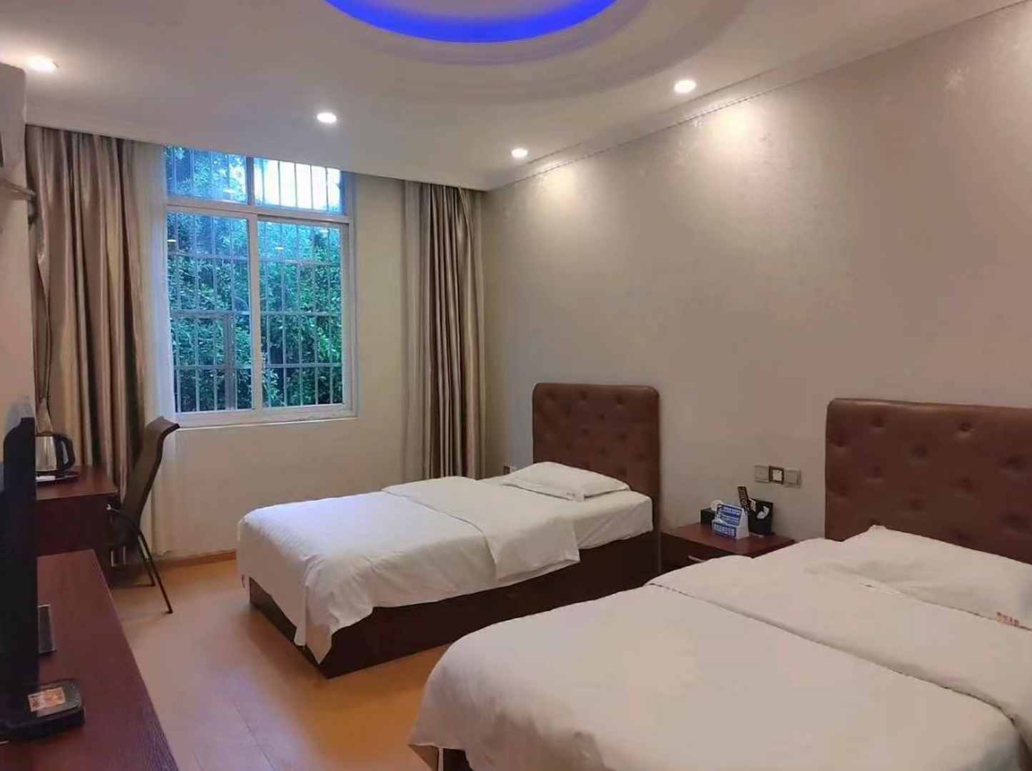 静怡商务宾馆(眉山东站万达广场店)
