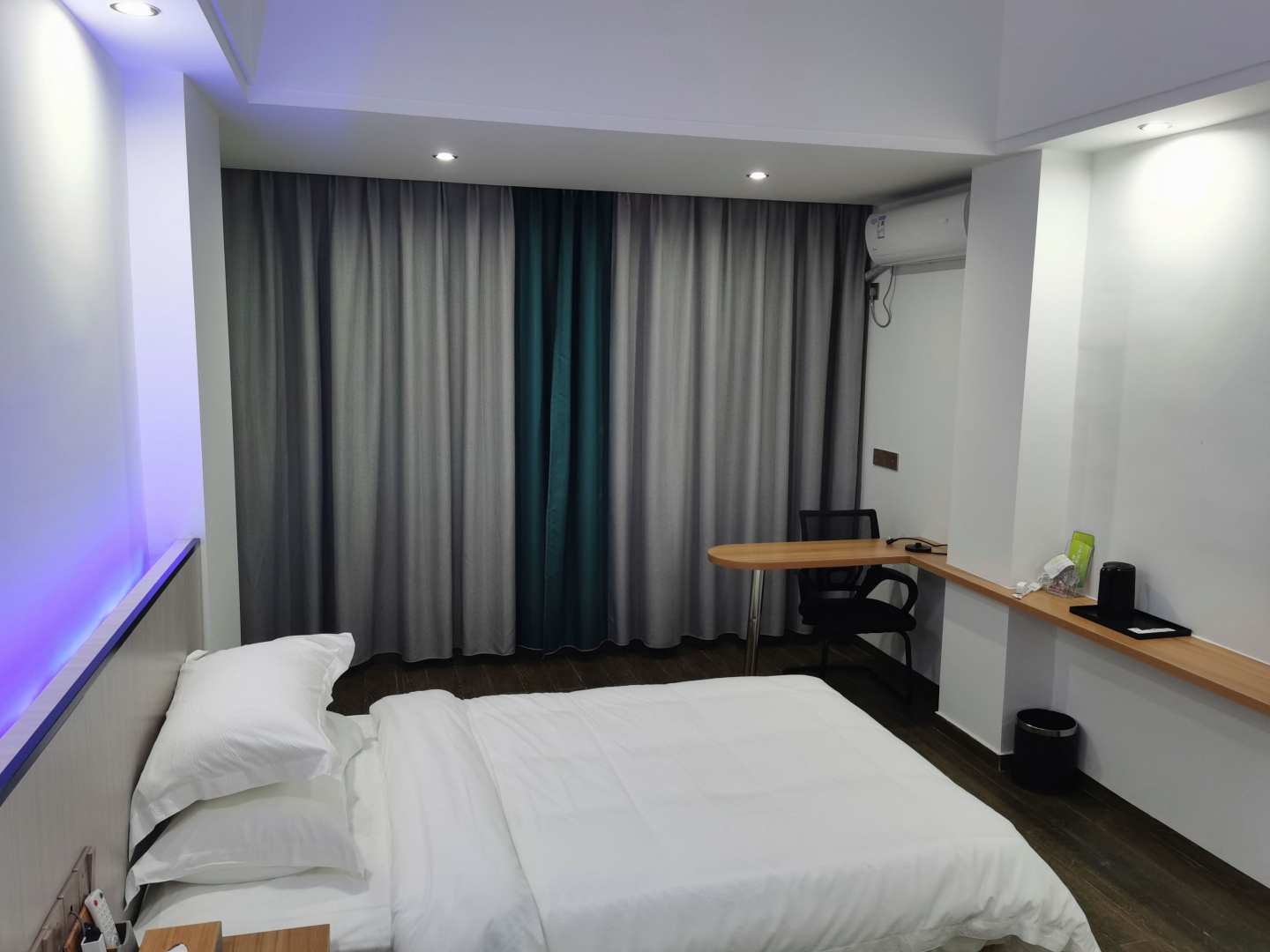 灵山诚杰酒店(烟墩客运站店)