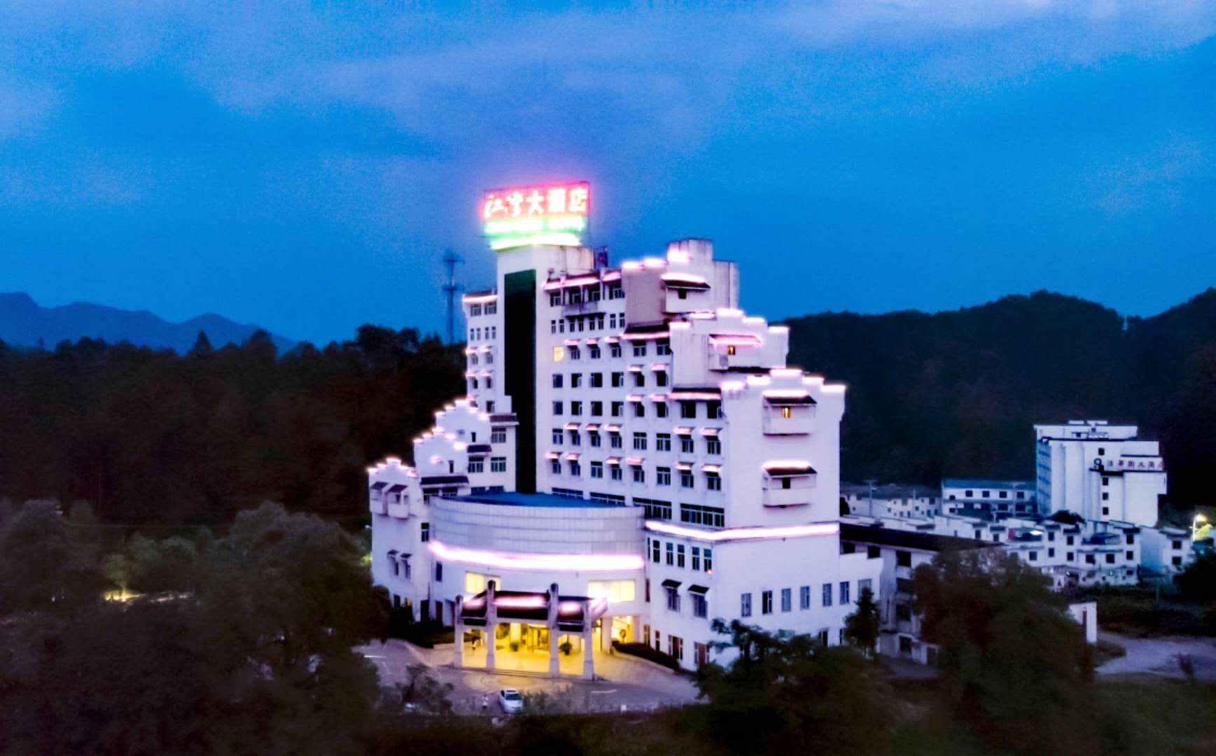 江湾大酒店(婺源高铁站文博公园店)