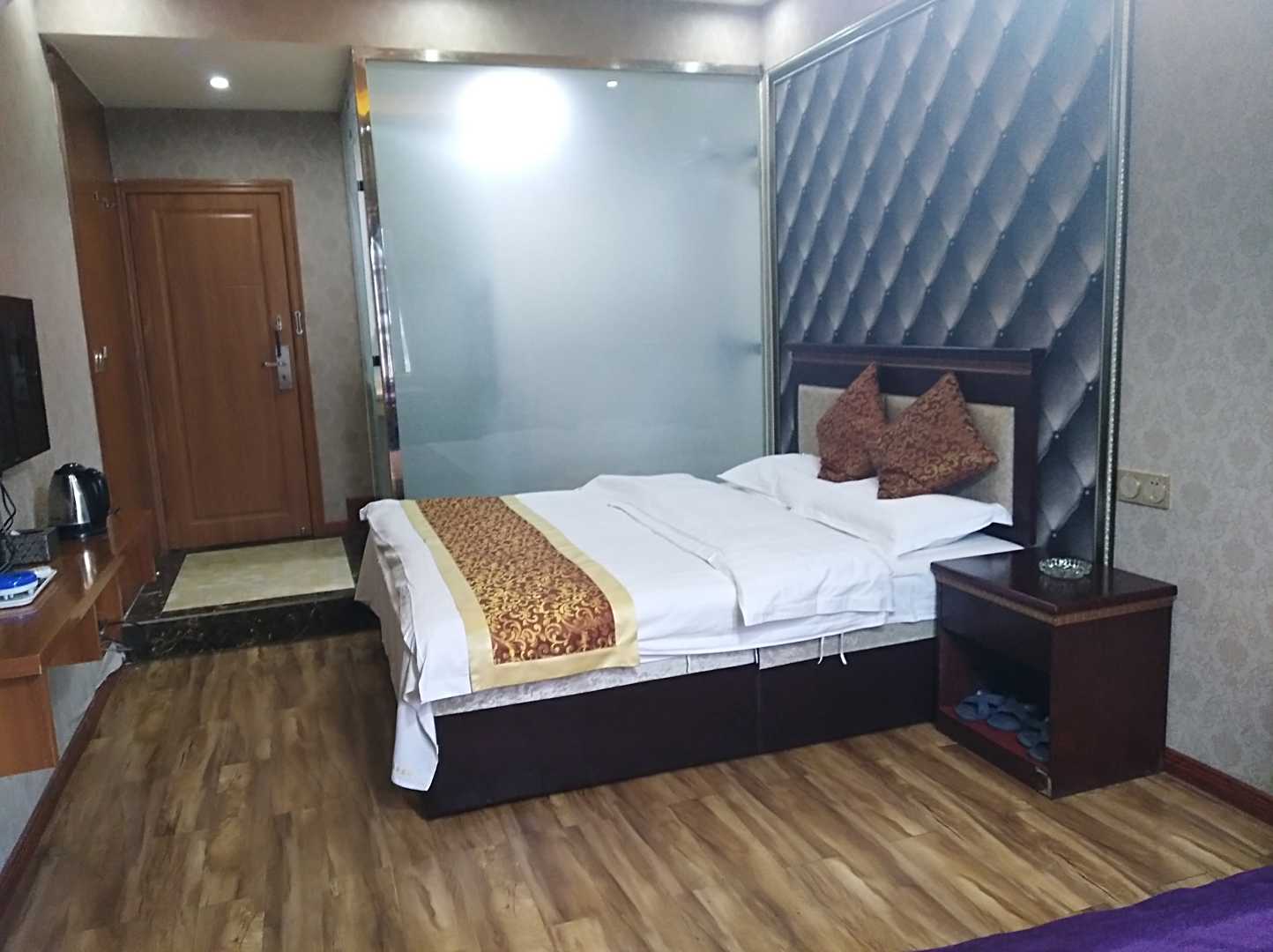 南充嘉壹商务宾馆(南充汽车站店)