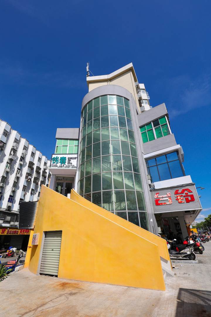 锦囊电竞泛娱酒店(宝安大仟里坪洲地铁站店)