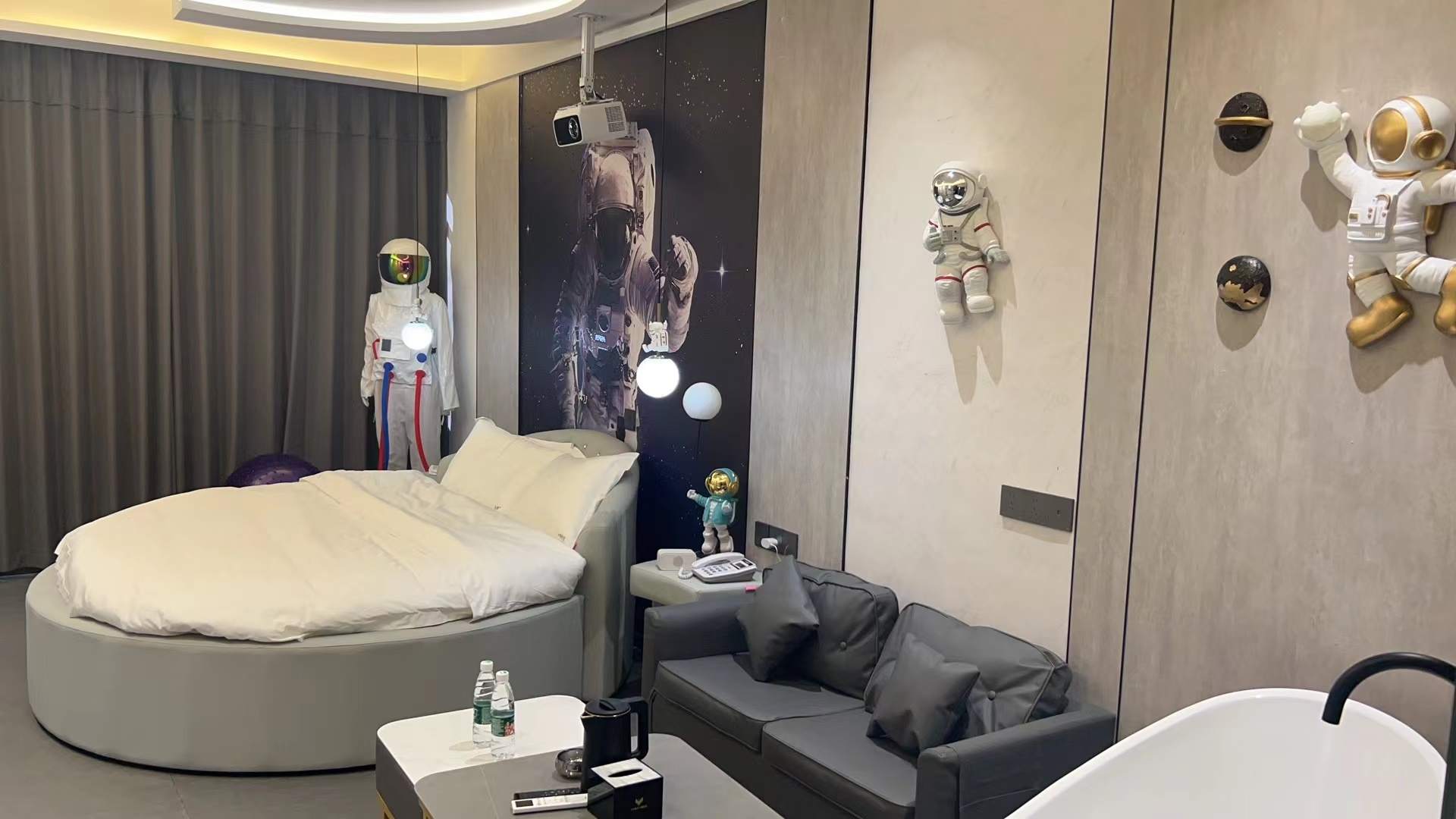 七月星空主题酒店