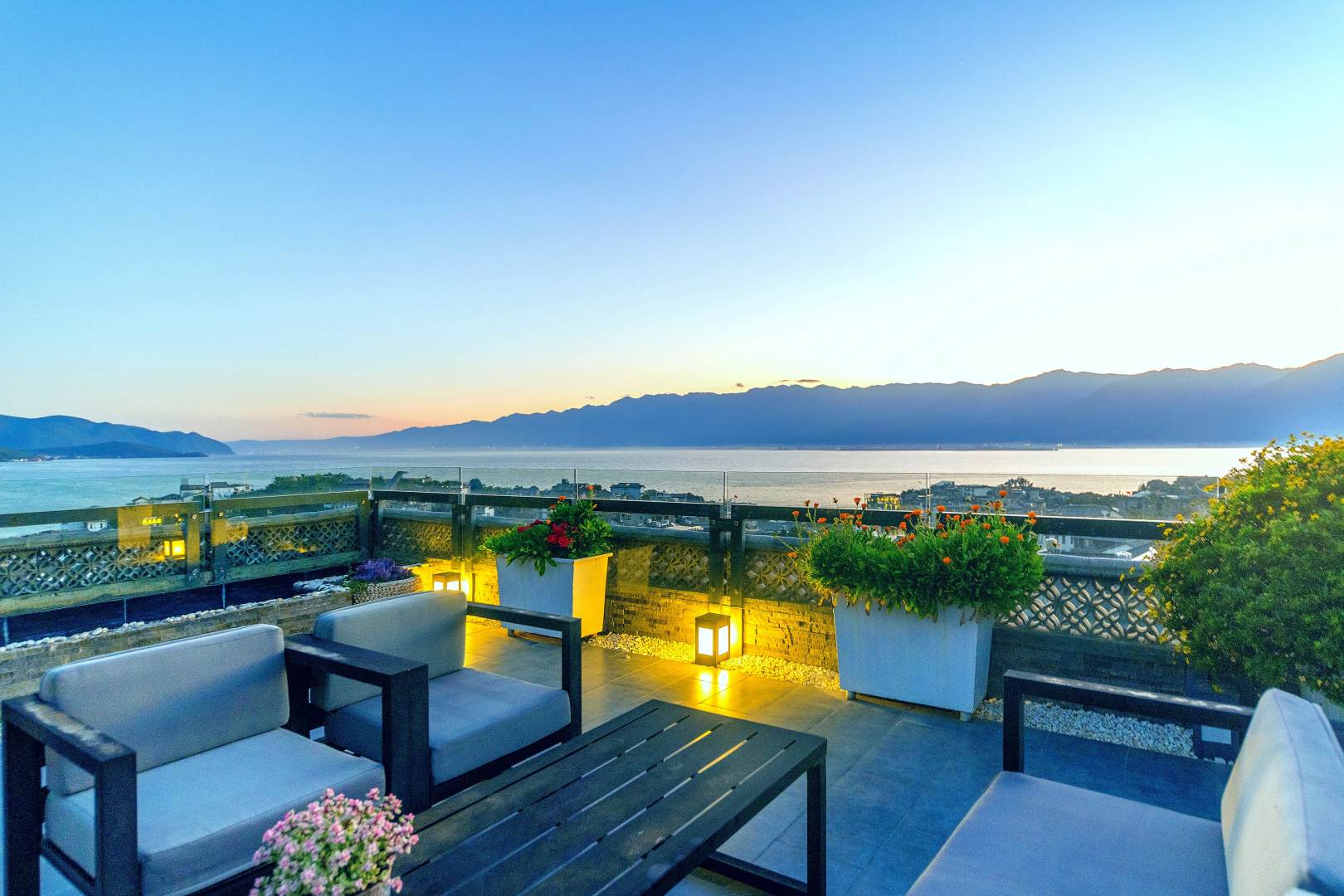 宴海山居