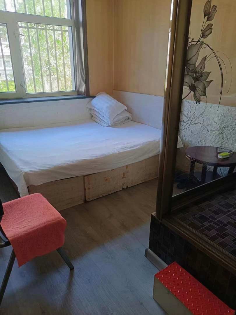 舒鑫阁旅馆(隆安社区卫生服务站北)