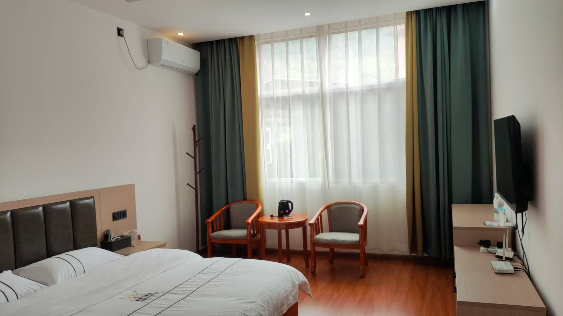 屏边鑫都酒店店