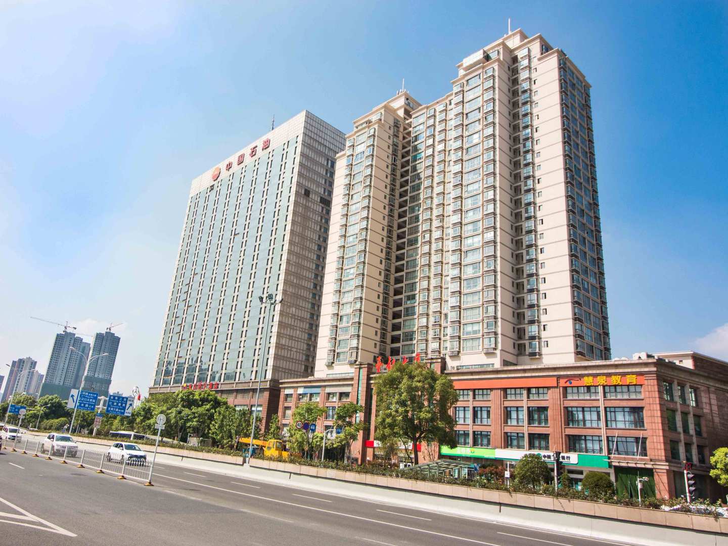 华一酒店(汉口火车站常青路店)