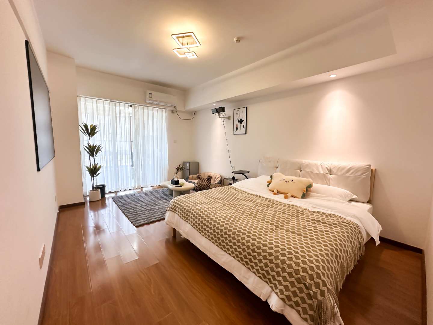 千寻公寓公寓式酒店(海丰天虹购物中心广场店)
