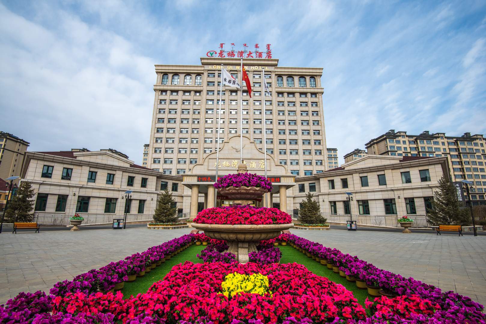 多伦龙栖湾大酒店