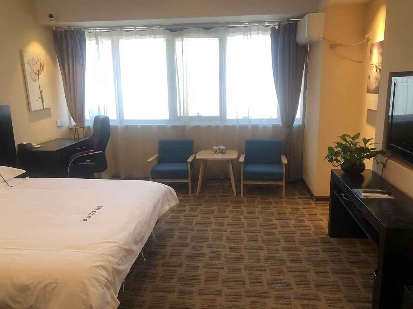 玖鱼公寓酒店(银川金凤万达店)