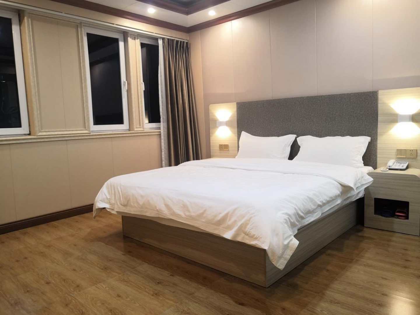 彩城2之恋酒店(滁州明光路店)
