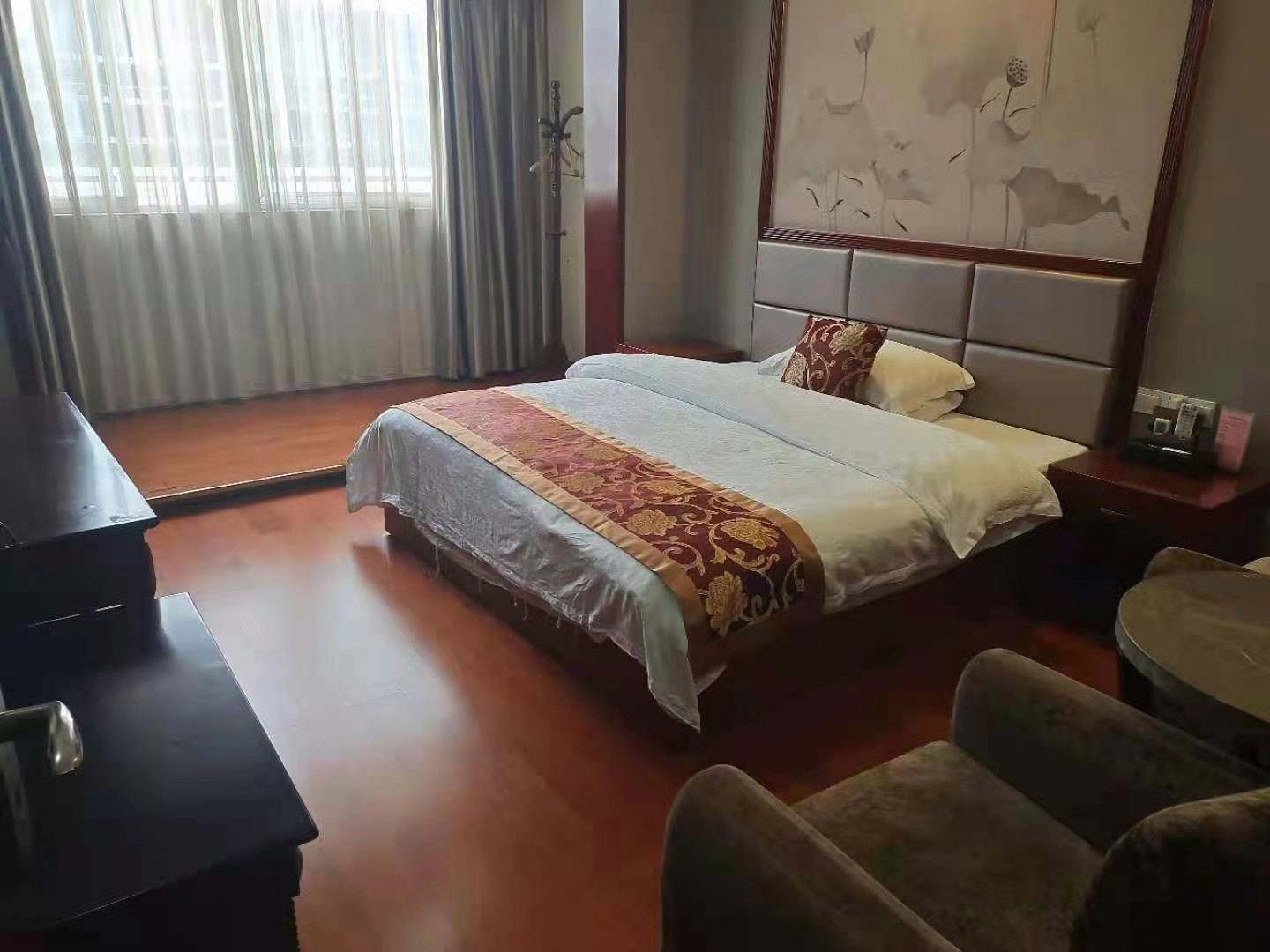 银华大酒店(东安县安全生产监督管理局东南)