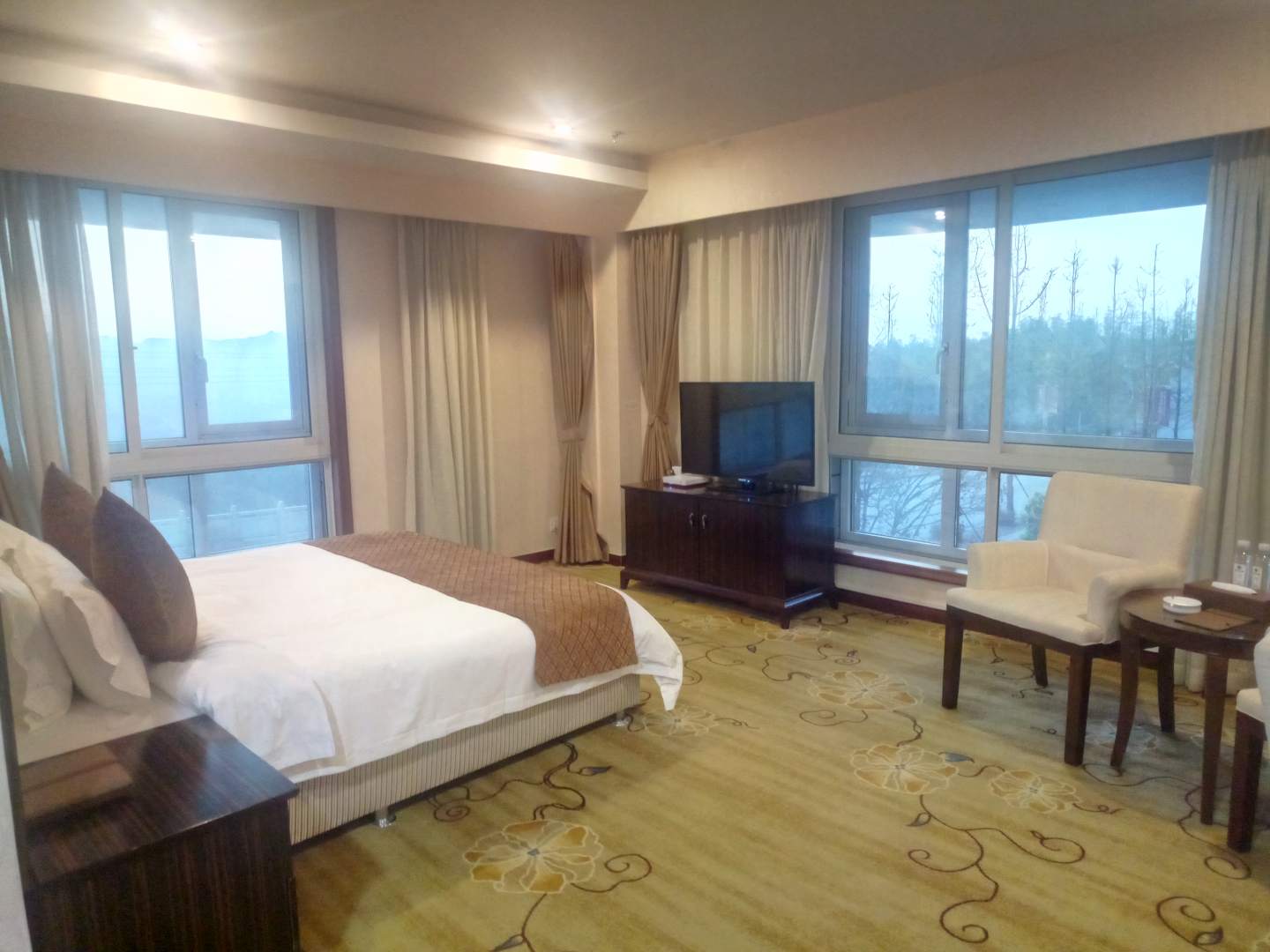 桦聆·凤凰山康养度假酒店