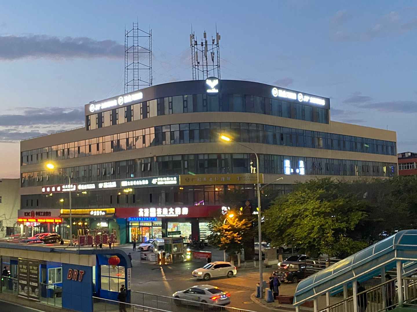 久居可商旅酒店(乌鲁木齐高铁站店)