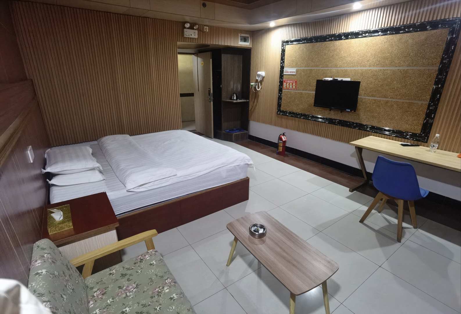 君安宾馆(过境路店)