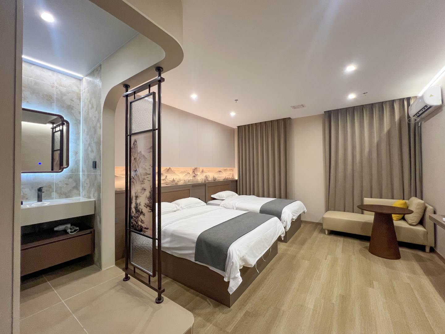 郡城义仓艺术家客栈(潮州古城牌坊街店)