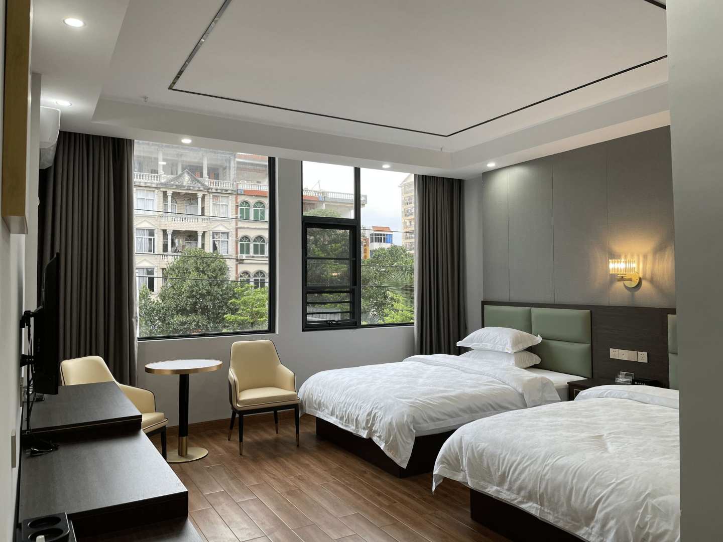 建辉酒店(东兴国门口岸店)