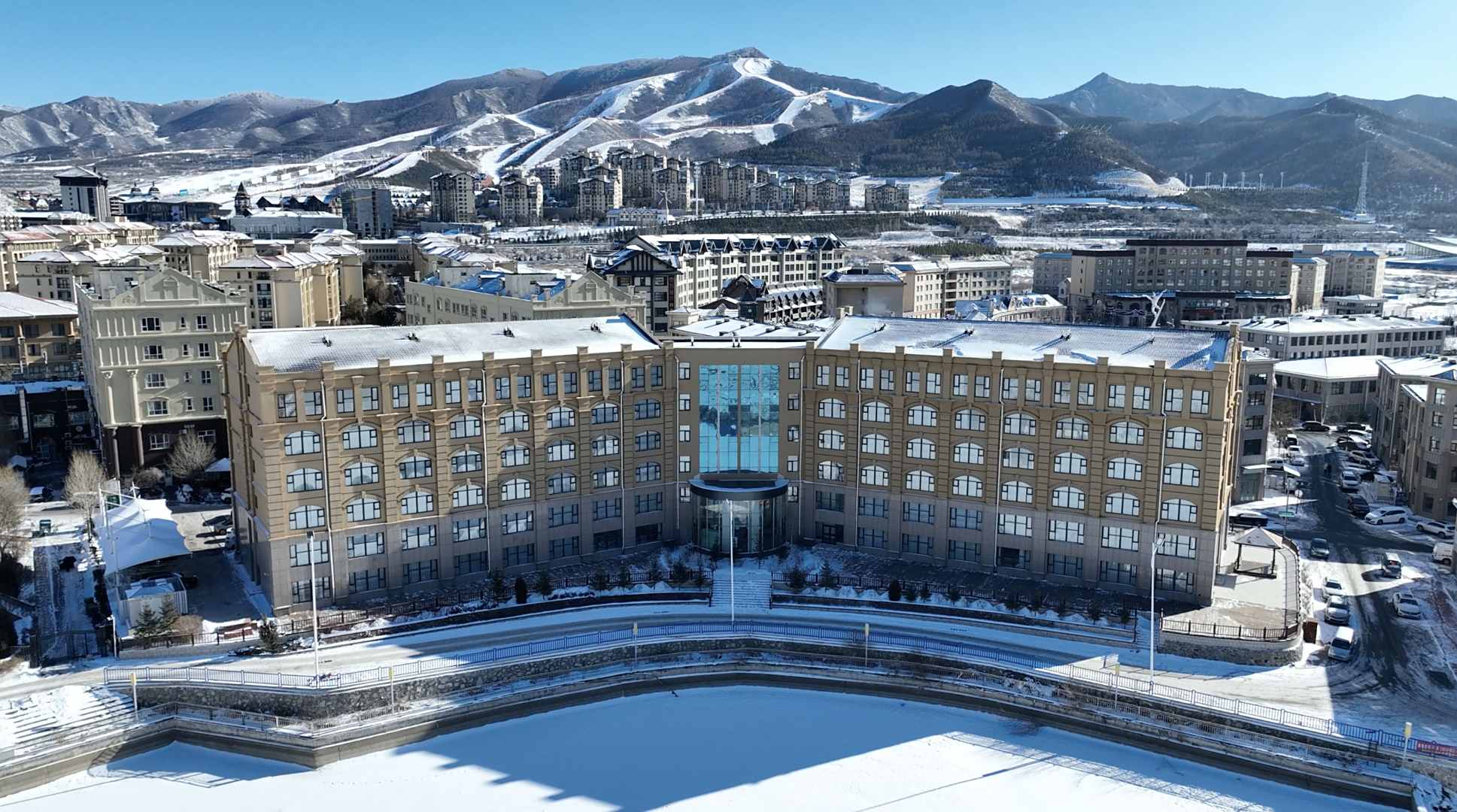 张家口英龙秀水湾酒店(英龙影剧院店)