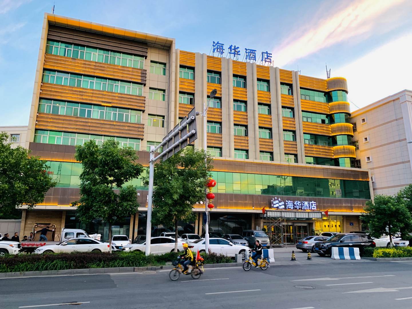 吴路木齐海华酒店(王家梁地铁站店)