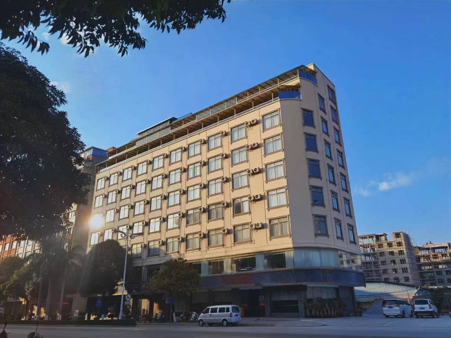 长长大酒店