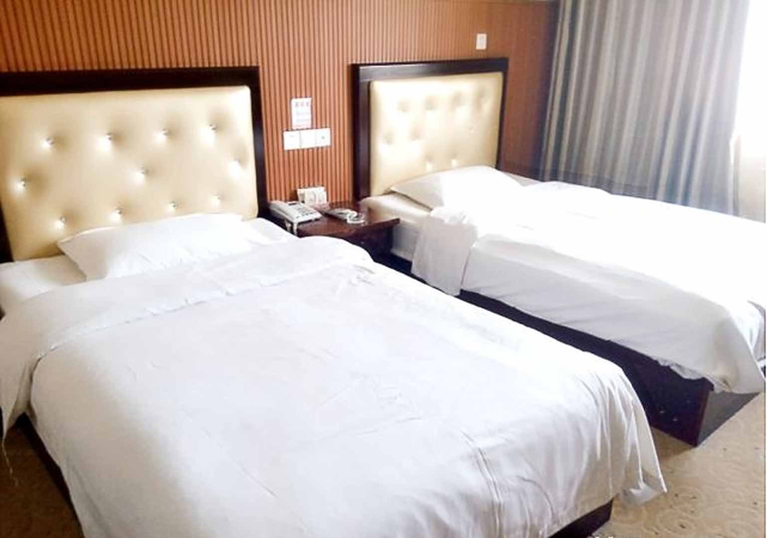 雅溪宾馆(胖东来生活广场曹魏古城店)