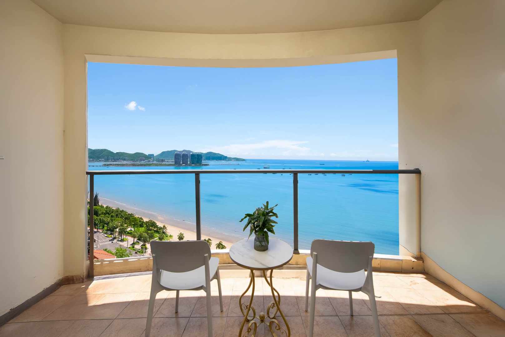 三亚海月精品主题公寓