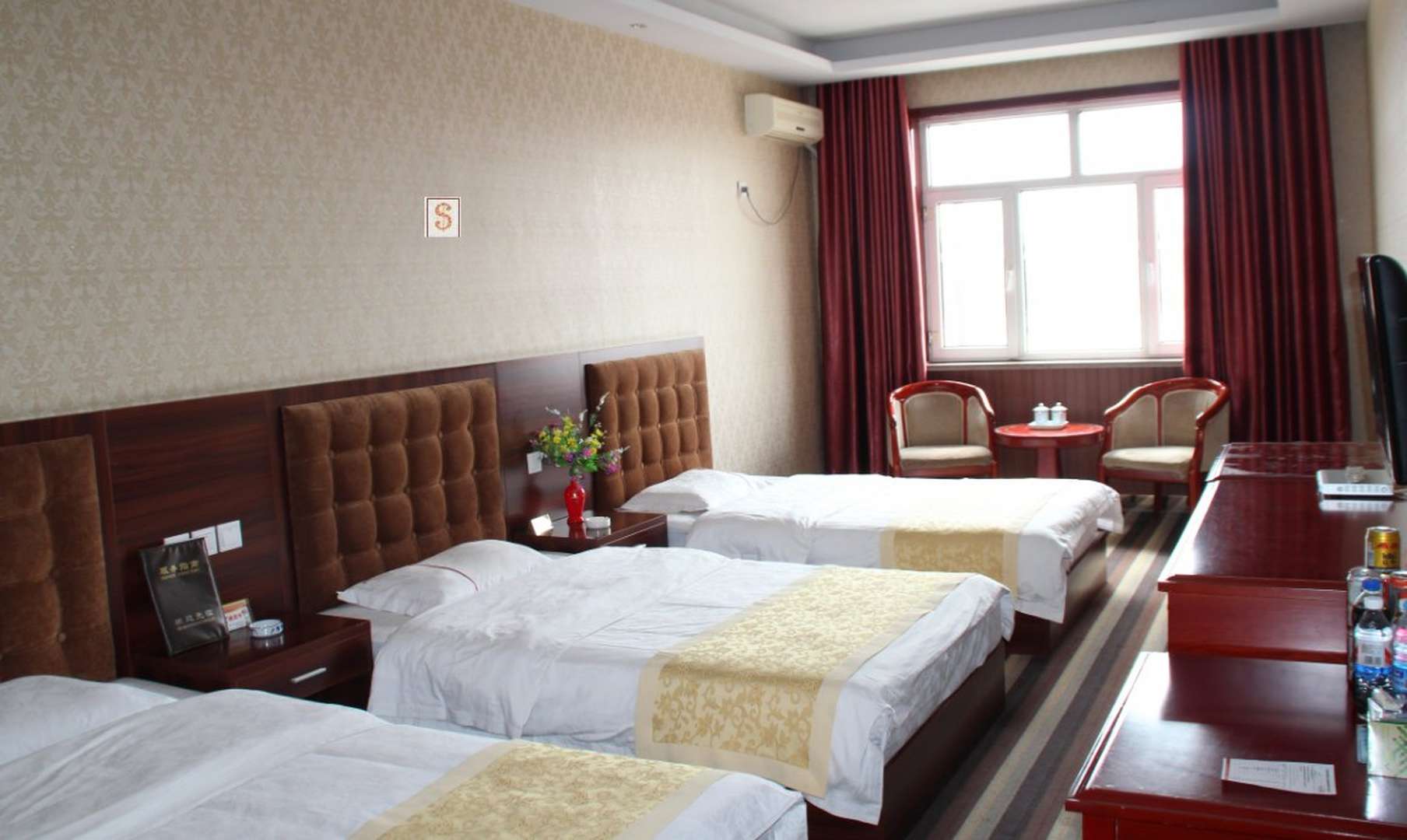 金泰宾馆(宝格达乌拉东街店)