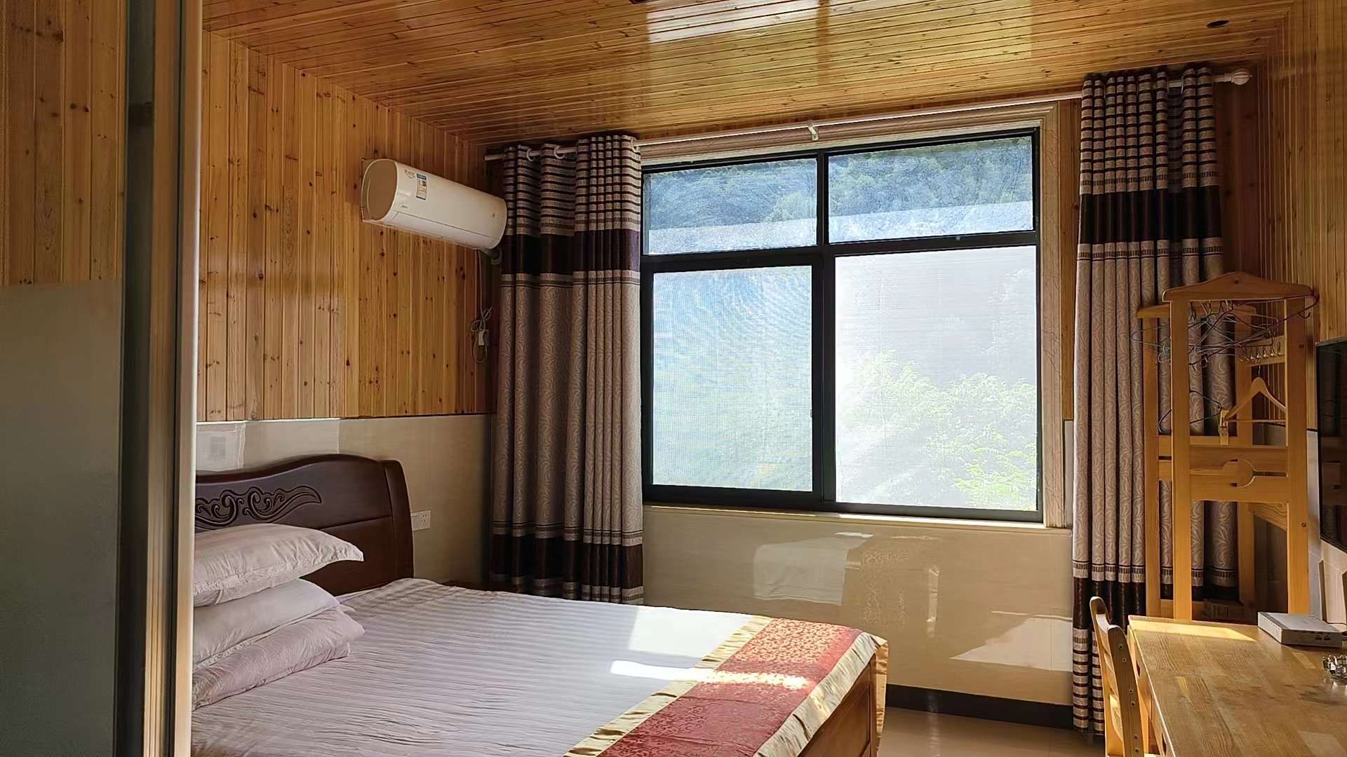 九华山黄石溪农家乐