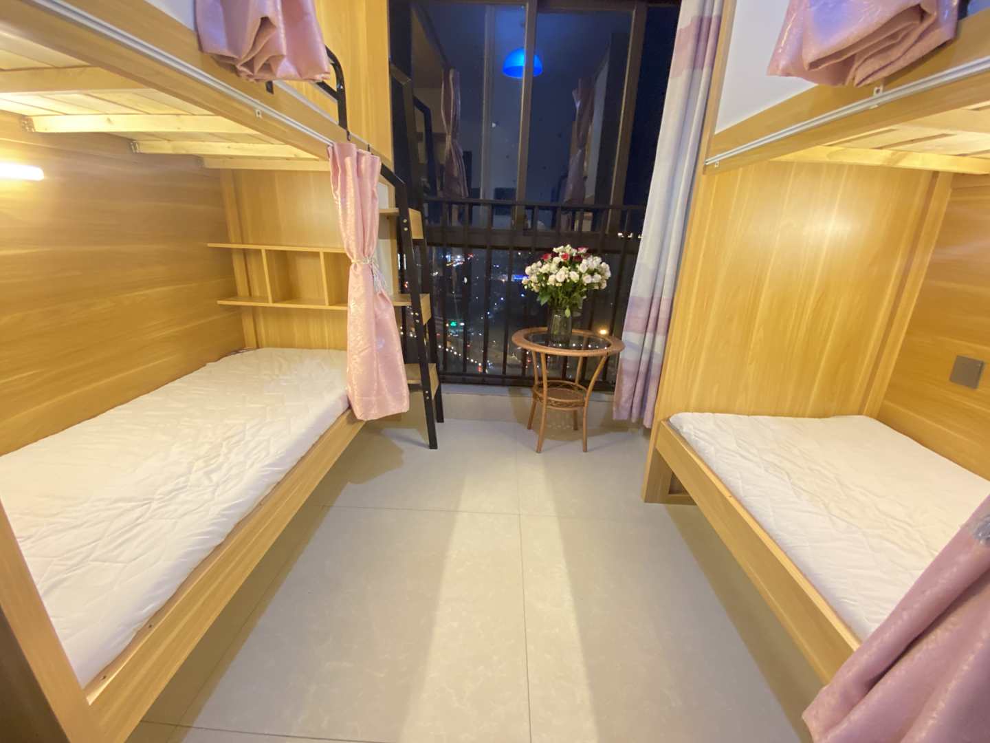 漫时光青年旅社(昆明火车站店)