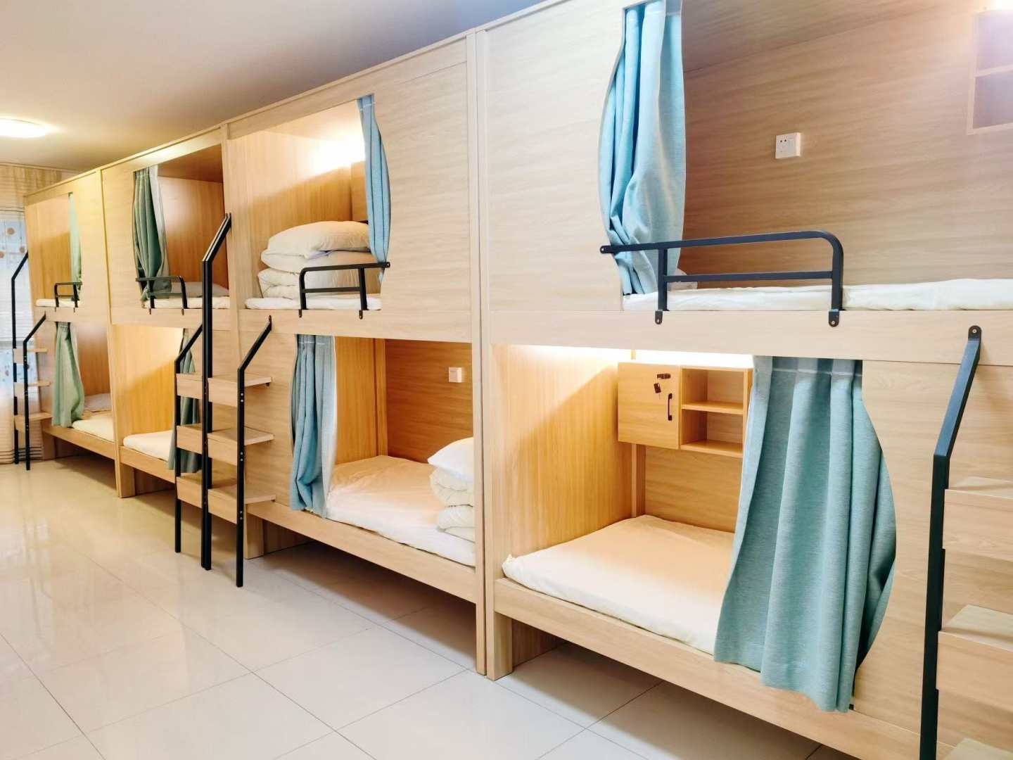 离线方舟男青旅(国贸购物中心店)