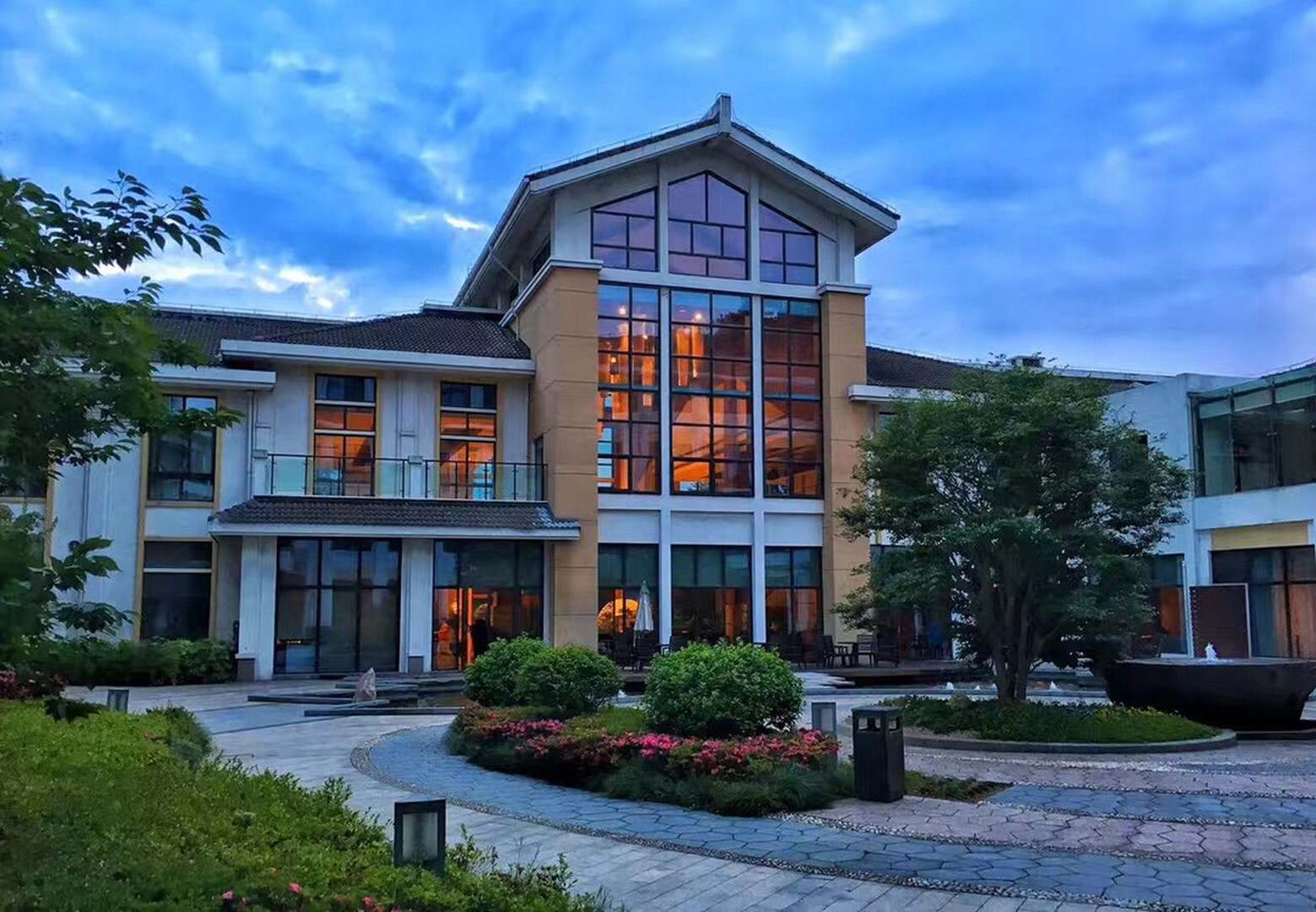 钱湖悦庄酒店