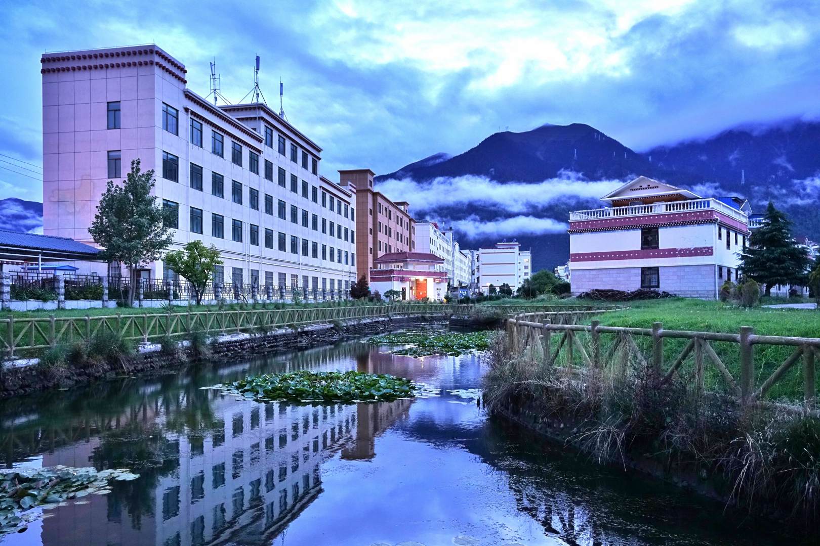 平措康桑藏泊花园酒店