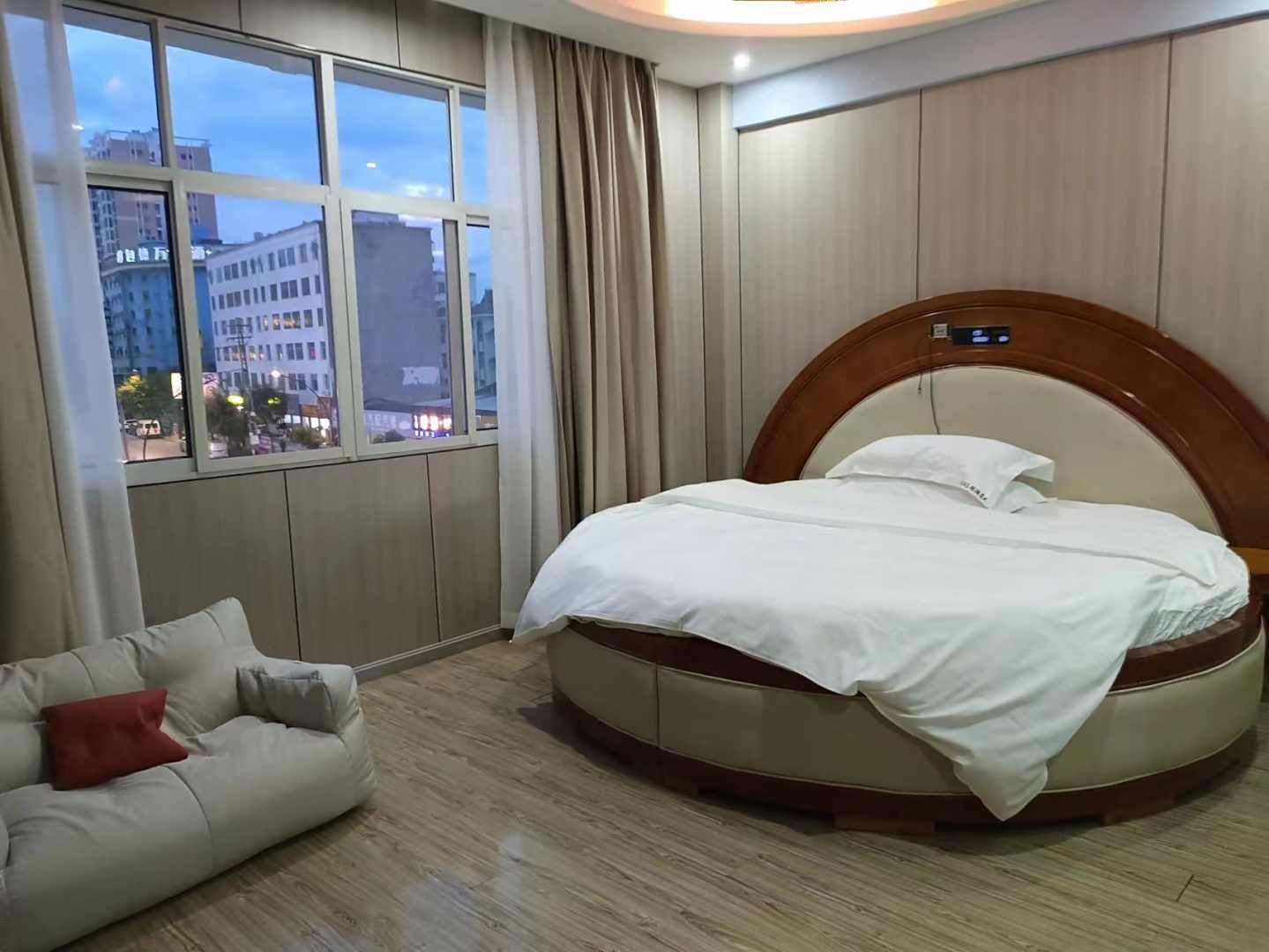 恒润主题酒店