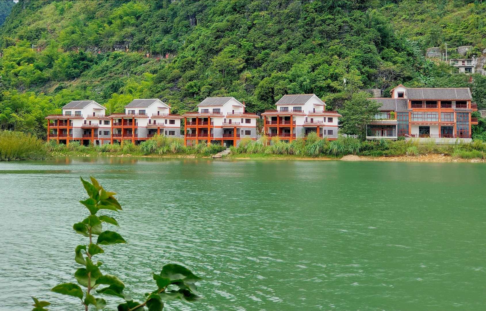 凌云浩坤湖临湖民宿