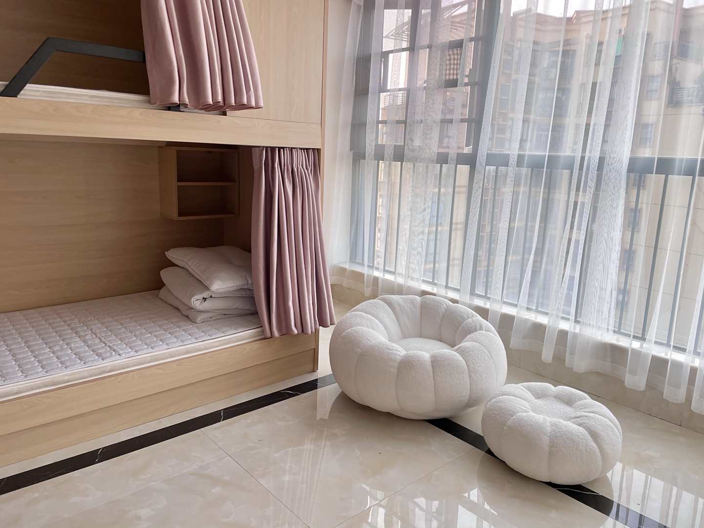 悦居·女生青年旅社(东盟商务区地铁站店)