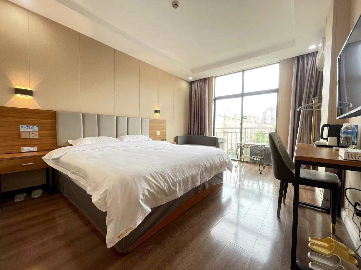 东兴海城商务酒店