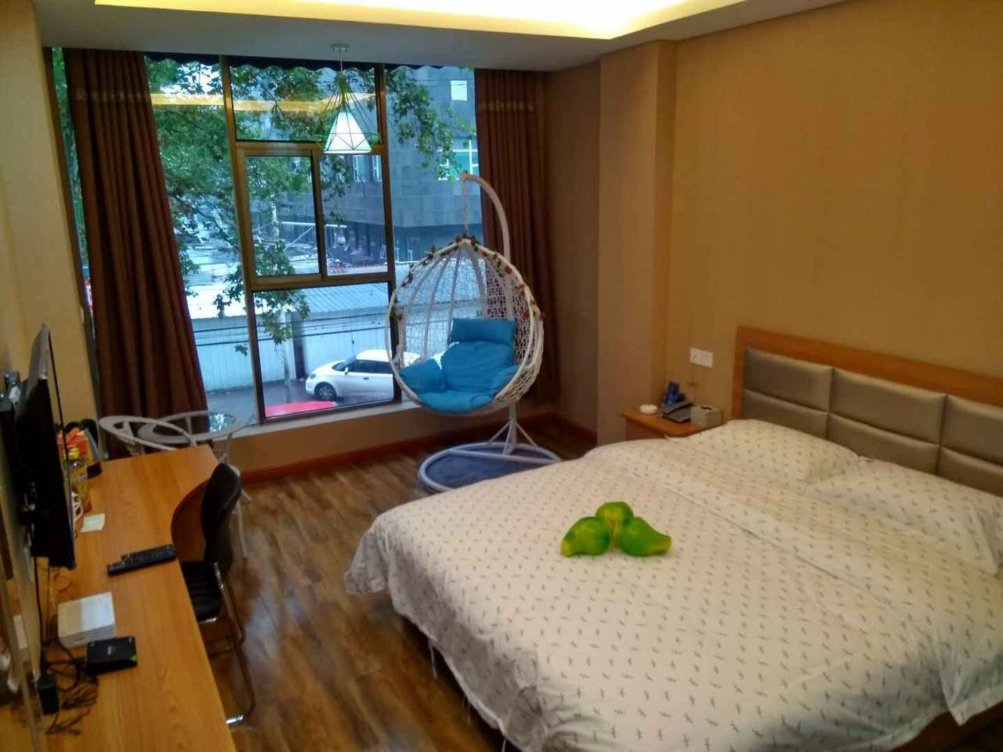 青芒果时尚主题宾馆(牡丹广场地铁站河科大一附院店)
