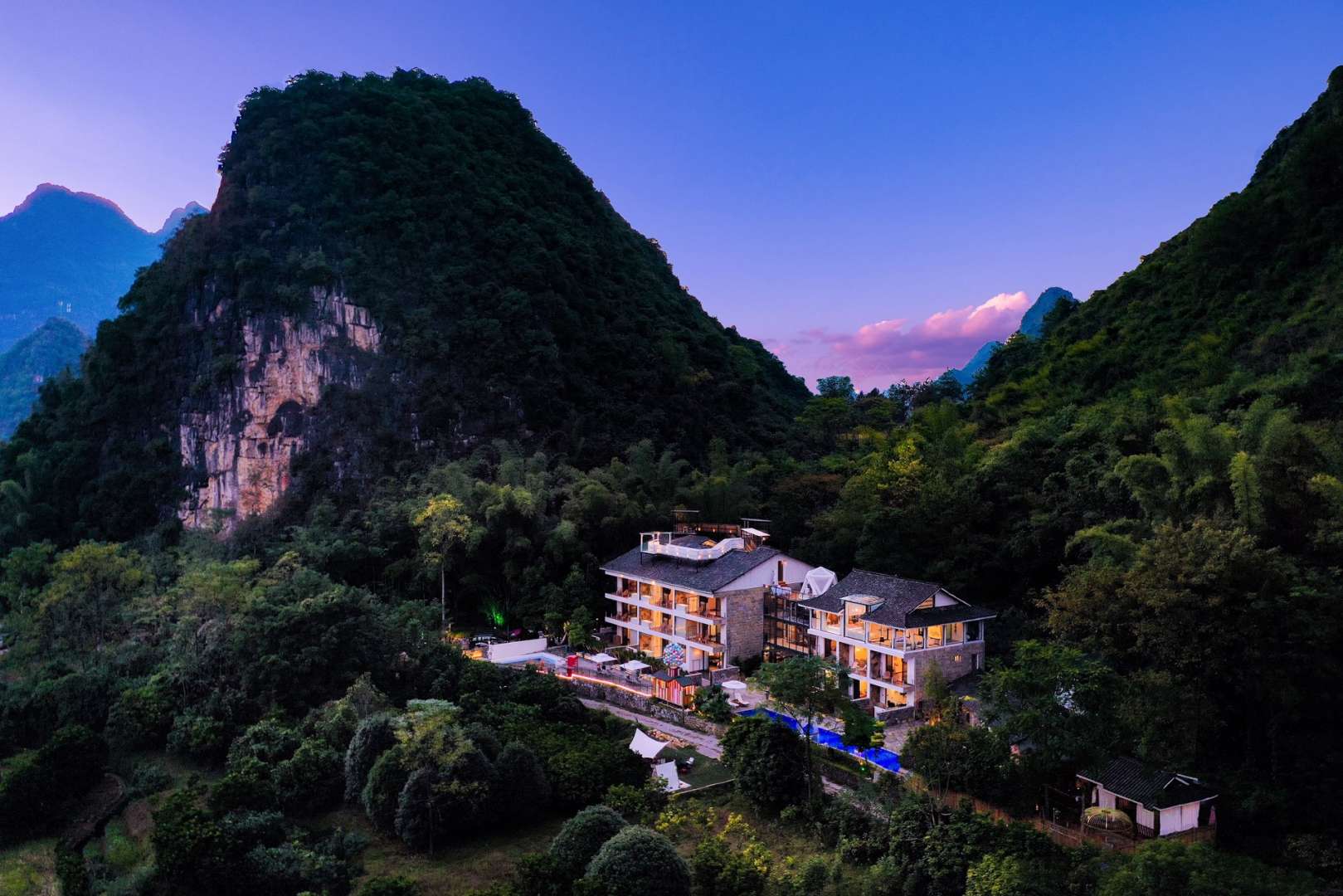 隐心·谷网红旅拍·温泉度假酒店(遇龙河景区店)