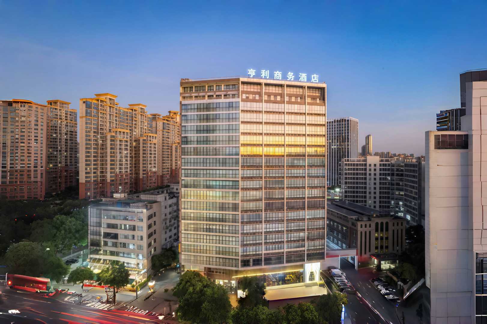 亨利商务酒店(东莞西平地铁站店)