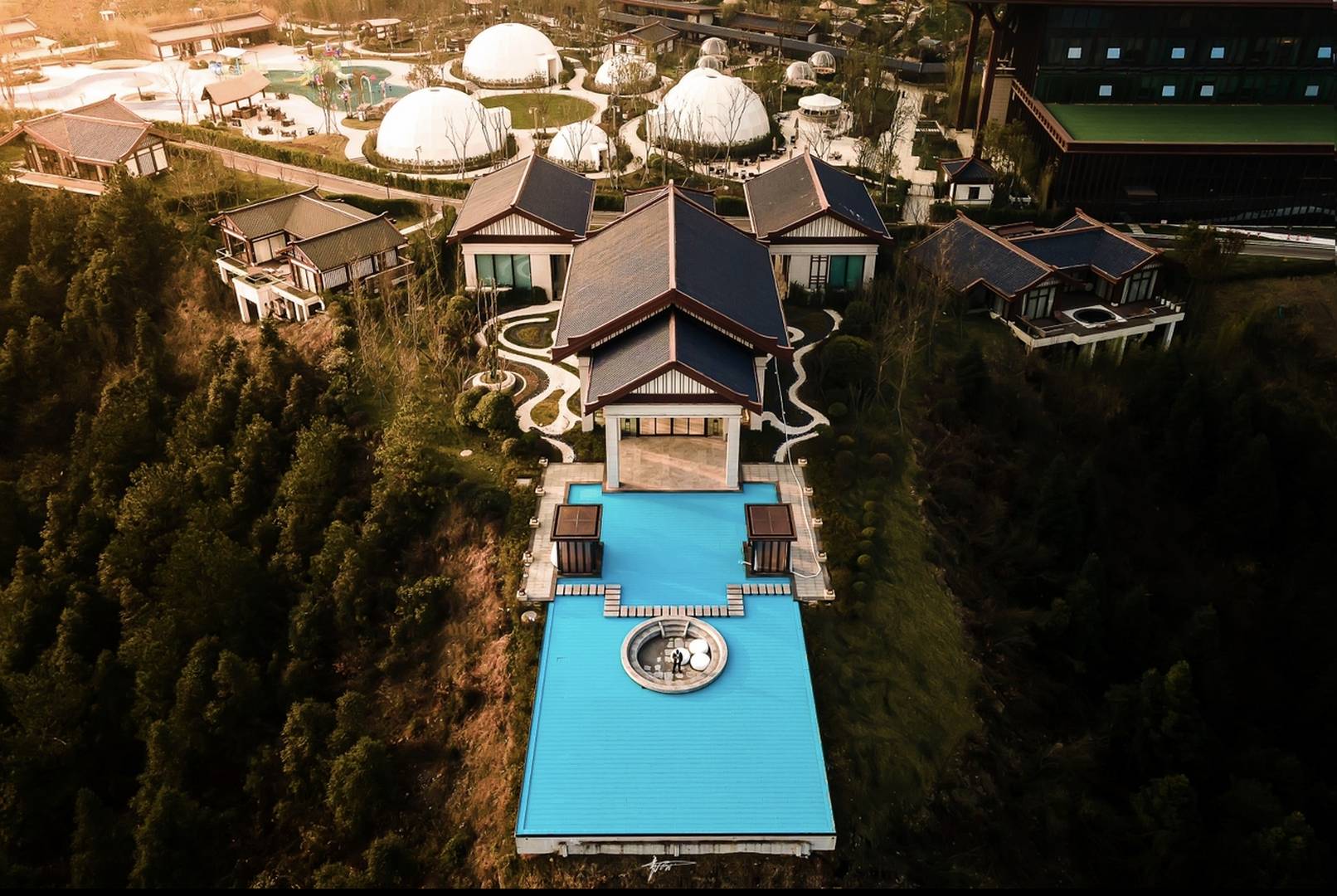 云从朵花温泉度假假中心